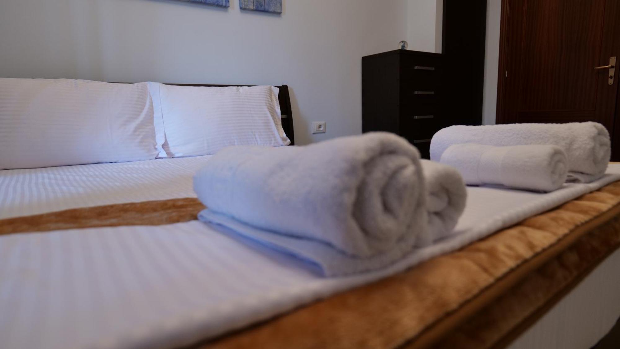 Top Location Kristi Apartments 05 Тирана Екстериор снимка
