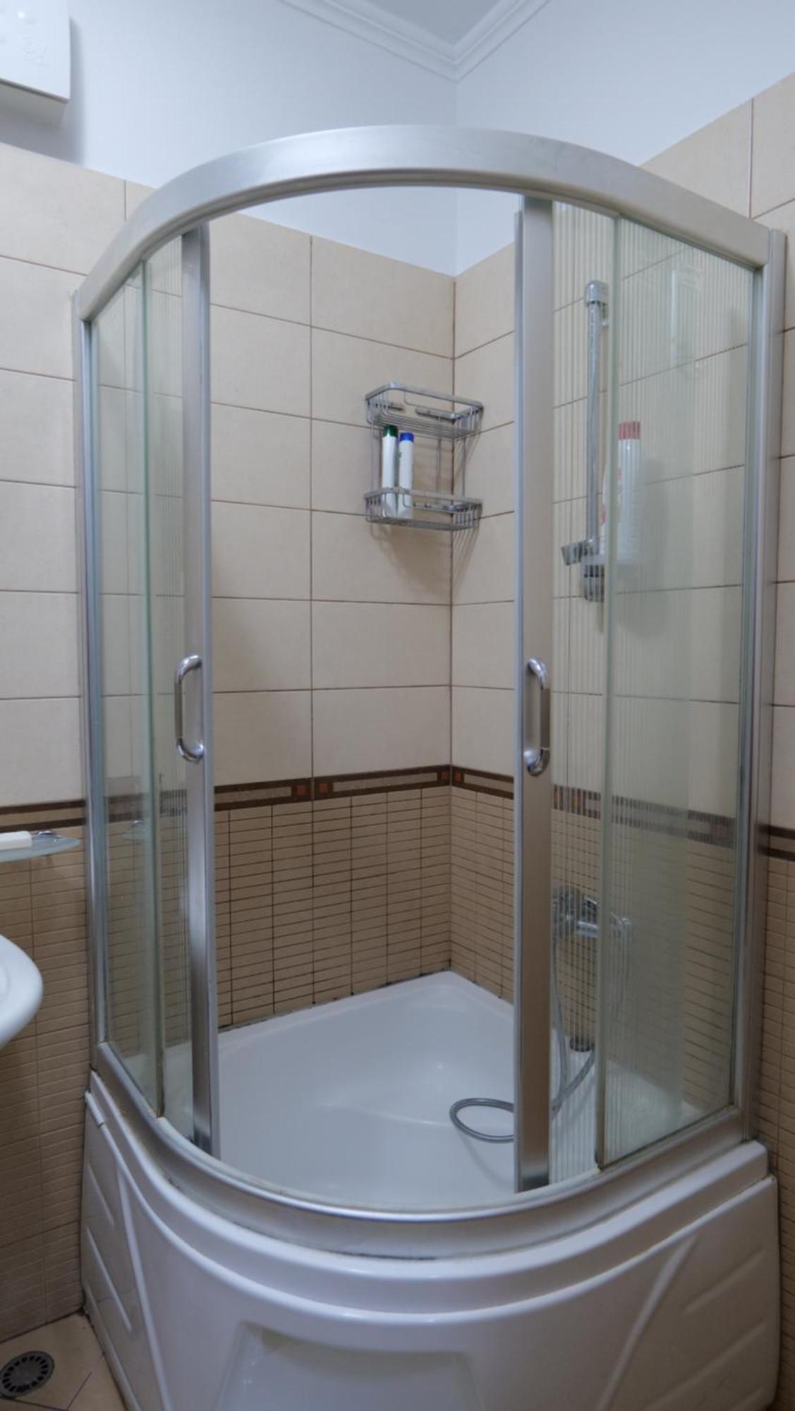 Top Location Kristi Apartments 05 Тирана Екстериор снимка